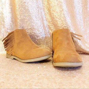 Adorable fringe kids booties